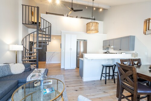 Summer in the Mtns!-LuluCity 2BR+loft/2Bath; Mountn views; outdoor pool/hot tub