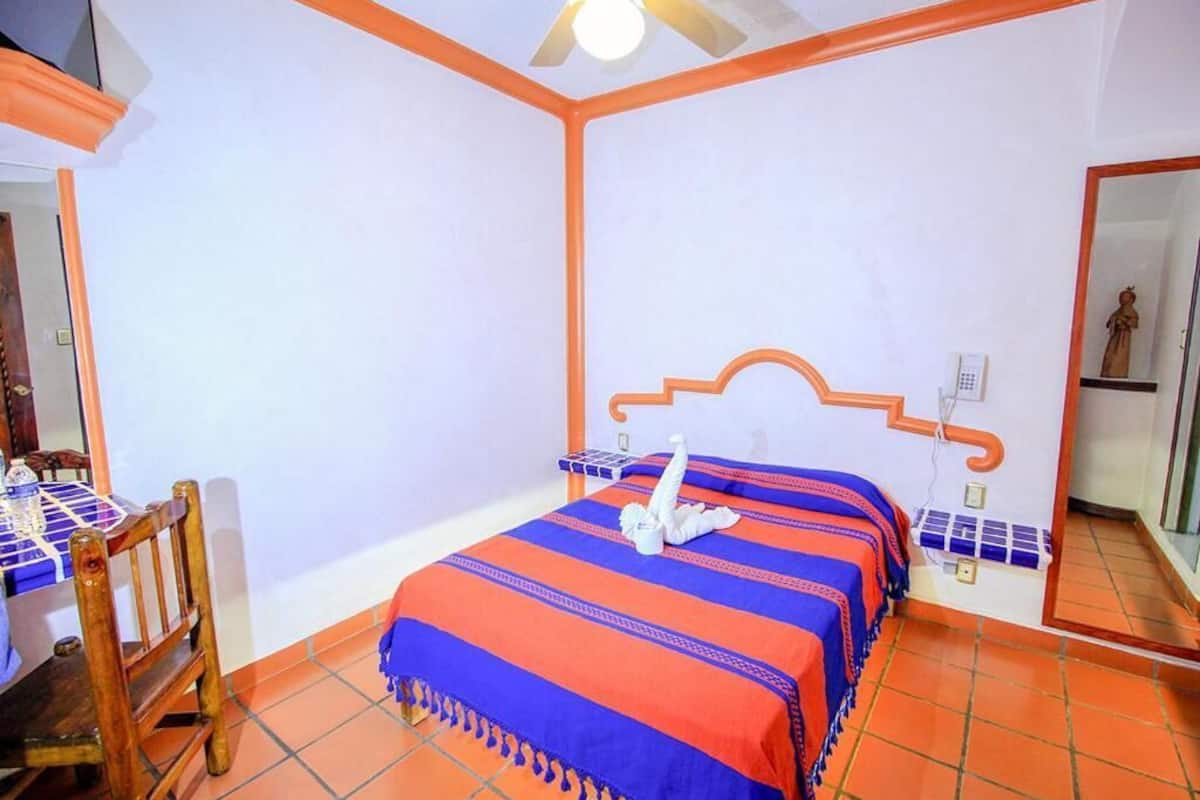 comfort room | premium bedding, down duvets, pillow-top beds, minibar