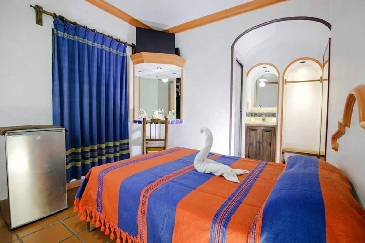 comfort room | premium bedding, down duvets, pillow-top beds, minibar