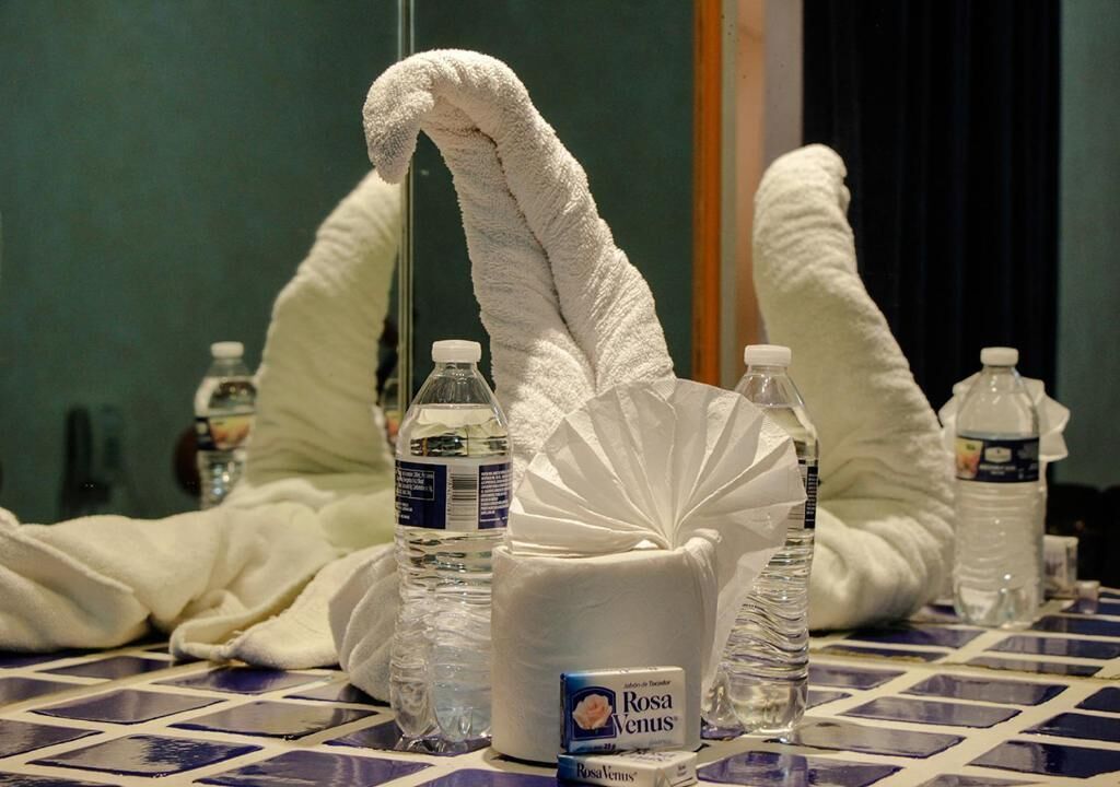 comfort room | premium bedding, down duvets, pillow-top beds, minibar