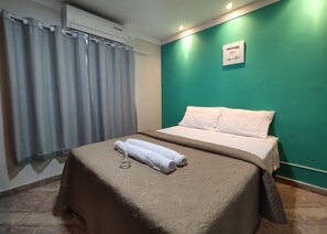 舒适双人房 | 熨斗/熨衣板、免费 WiFi