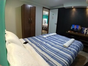 Quarto casal conforto | Ferros/tábuas de passar roupa, Wi-Fi de cortesia