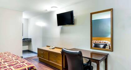 Econo Lodge near Richmond National Battlefield Park