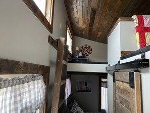 Interior - LEGACY CREEKS RANCH CABINS  (Whitefish)