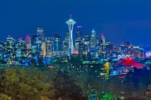 Exterior - Modern Private Getaway in the Heart of Seward Park! (Seattle)