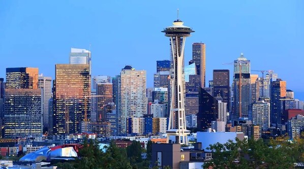 Exterior - Modern Private Getaway in the Heart of Seward Park! (Seattle)