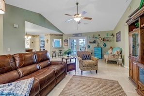 House (1322 SW 33rd St) | Living room