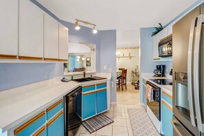 House (1322 SW 33rd St) | Private kitchen | Dining tables