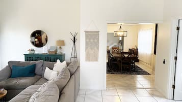 TV connectée, cheminée, espaces bureaux