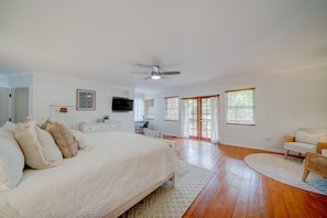 3 bedrooms, desk, iron/ironing board, travel crib - Waterfront Home w/Resort Pool, Rooftop Deck, Large Primary Suite, Great Location (St. Augustine)