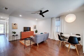 Smart TV, Netflix, books, streaming services