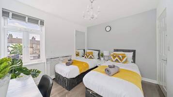 3 bedrooms, iron/ironing board, WiFi, bed sheets