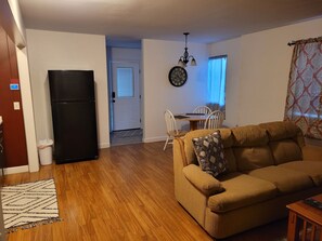 Smart TV, DVD player, books, video library - Nestled around 18 acres. Close to trails and a lake.  (Otsego)