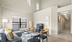 Smart TV, Netflix, Hulu, streaming services