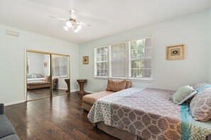 3 slaapkamers, een bureau, een strijkplank/strijkijzer, gratis wifi