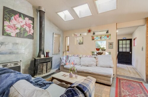 Relax in an unique artistic house and with nature