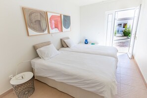 3 chambres, fer et planche à repasser, Wi-Fi, draps fournis