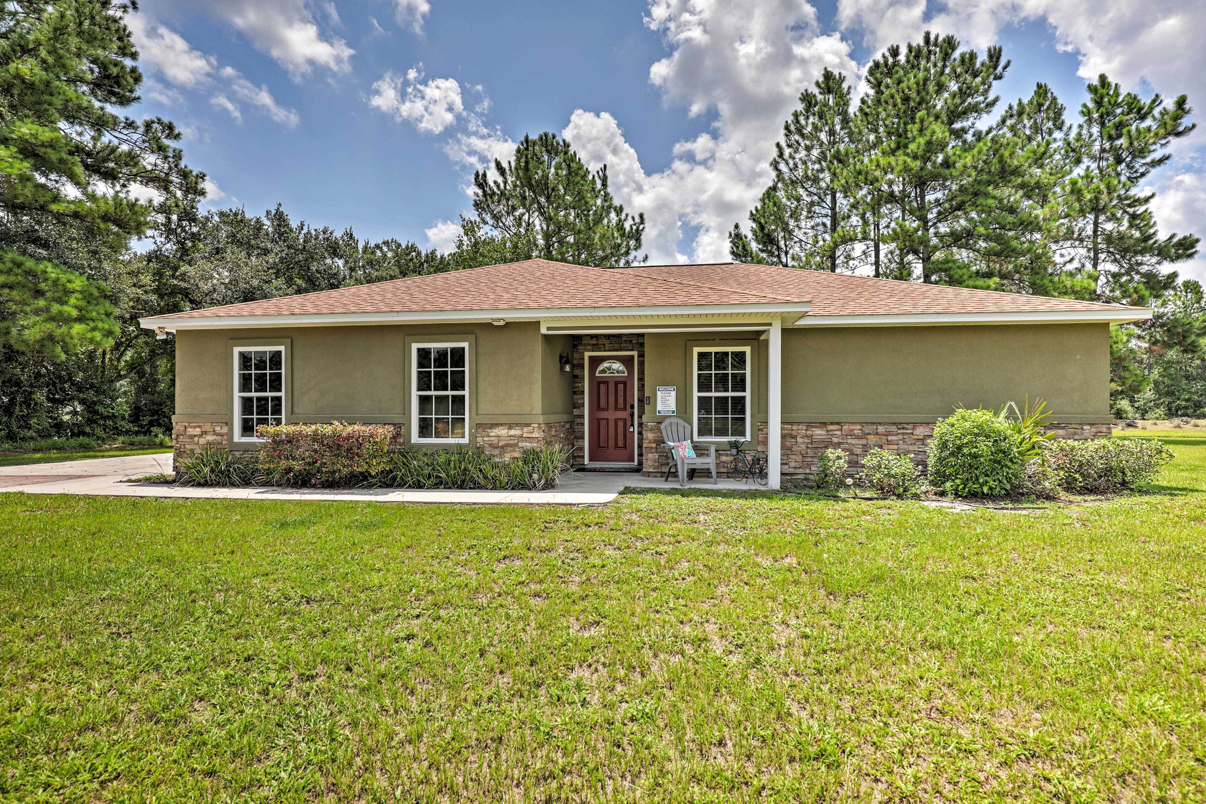 Cozy Ranch Home with Patio on St John's River!