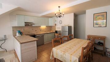 Réfrigérateur, four, grille-pain