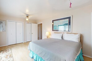 3 bedrooms, iron/ironing board, free Internet, bed sheets