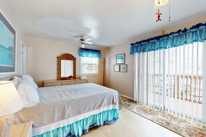 3 bedrooms, iron/ironing board, free Internet, bed sheets