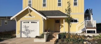 Family Fun Near Ocean Shores—Hot Tub, Elevator & Easy Dune Walk to Beach