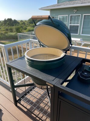 Property grounds - Family Fun Near Ocean Shores—Hot Tub, Elevator & Easy Dune Walk to Beach (Copalis Beach)