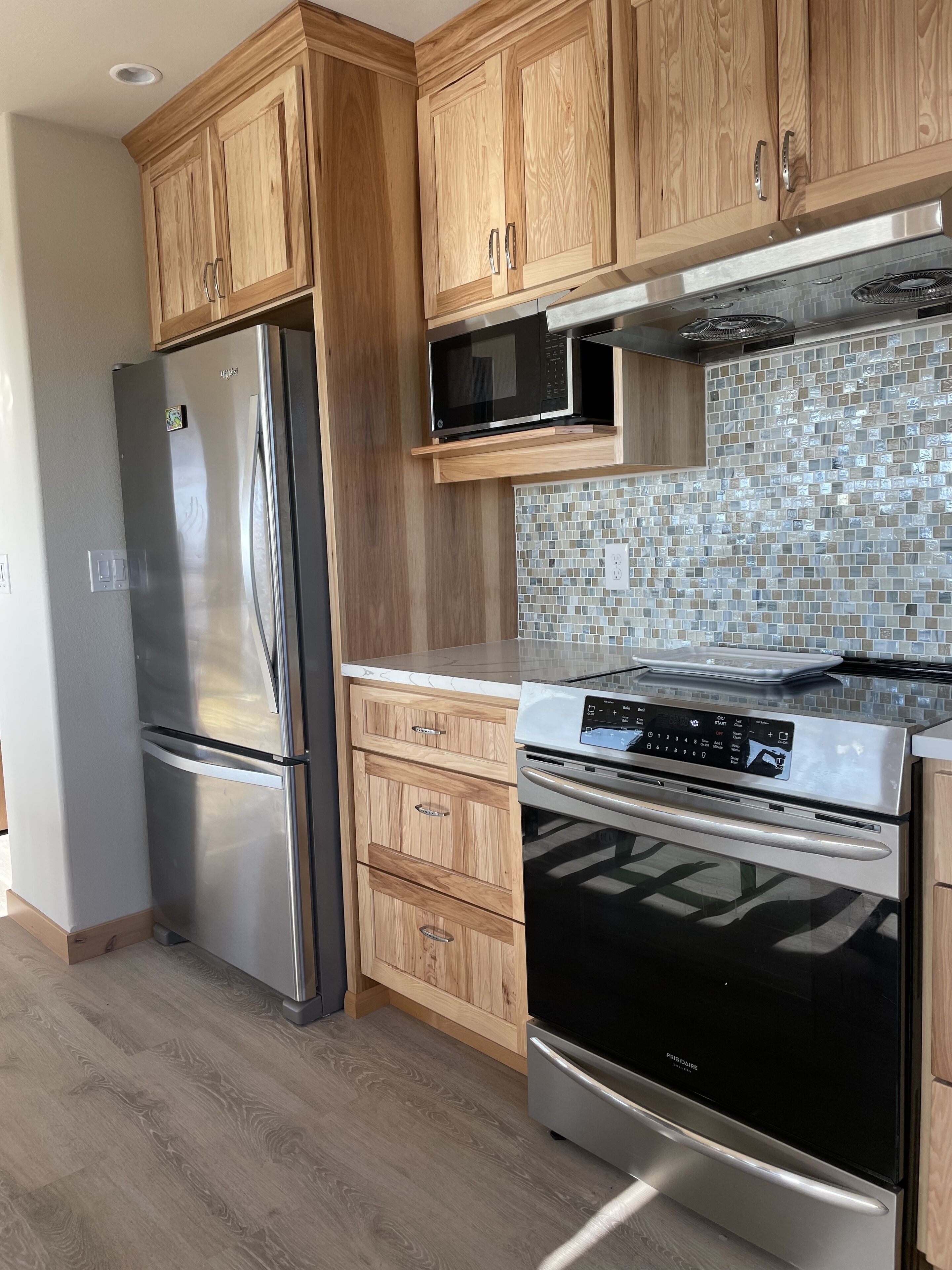 Refrigerador, microondas, horno y parrilla de estufa 