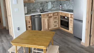 冰箱、微波炉、烤箱、炉灶