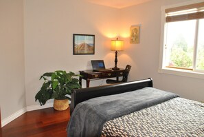5 chambres, bureau, espace de travail pour ordinateur portable