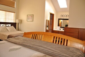 5 bedrooms, desk, laptop workspace, iron/ironing board