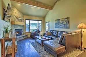 Smart TV, fireplace, books, offices