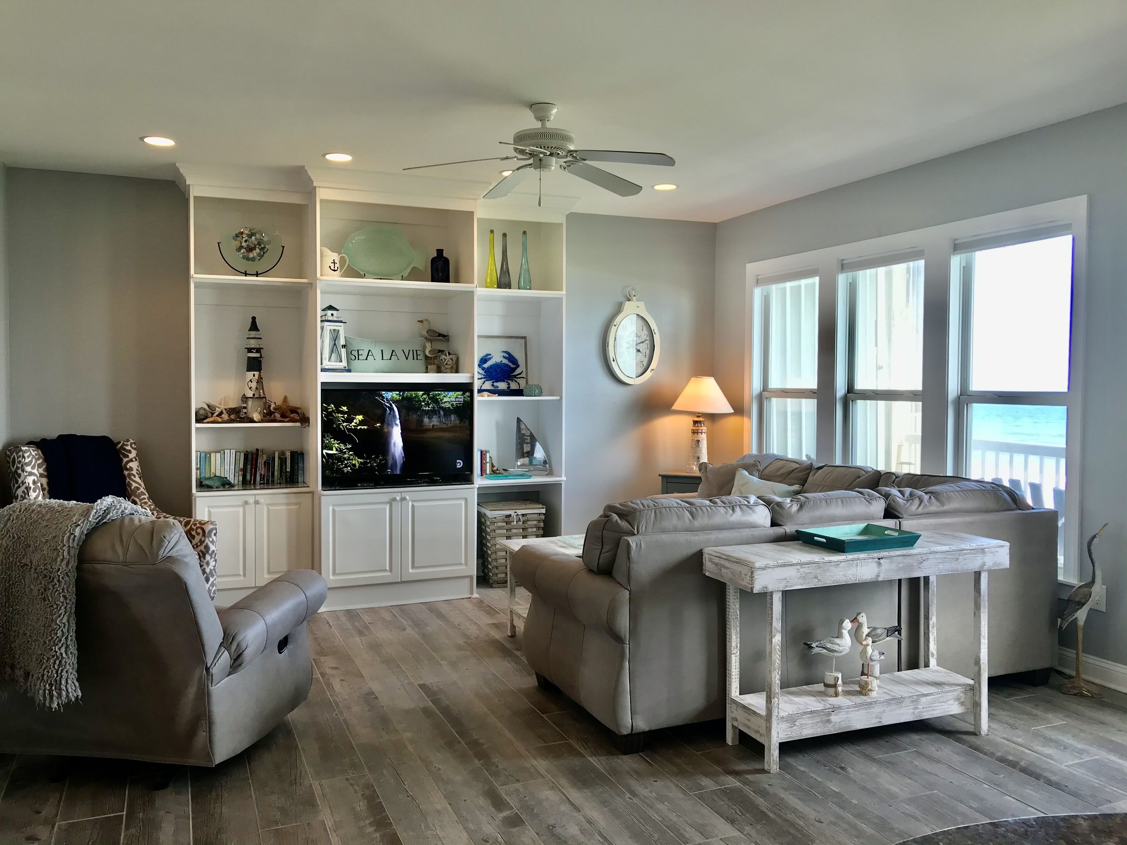 Smart TV, DVD player, books