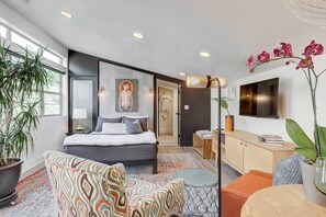 Laptop workspace, iron/ironing board, Internet, bed sheets - Stylish & Modern Boise Studio w/ Foothills Views! (Boise)