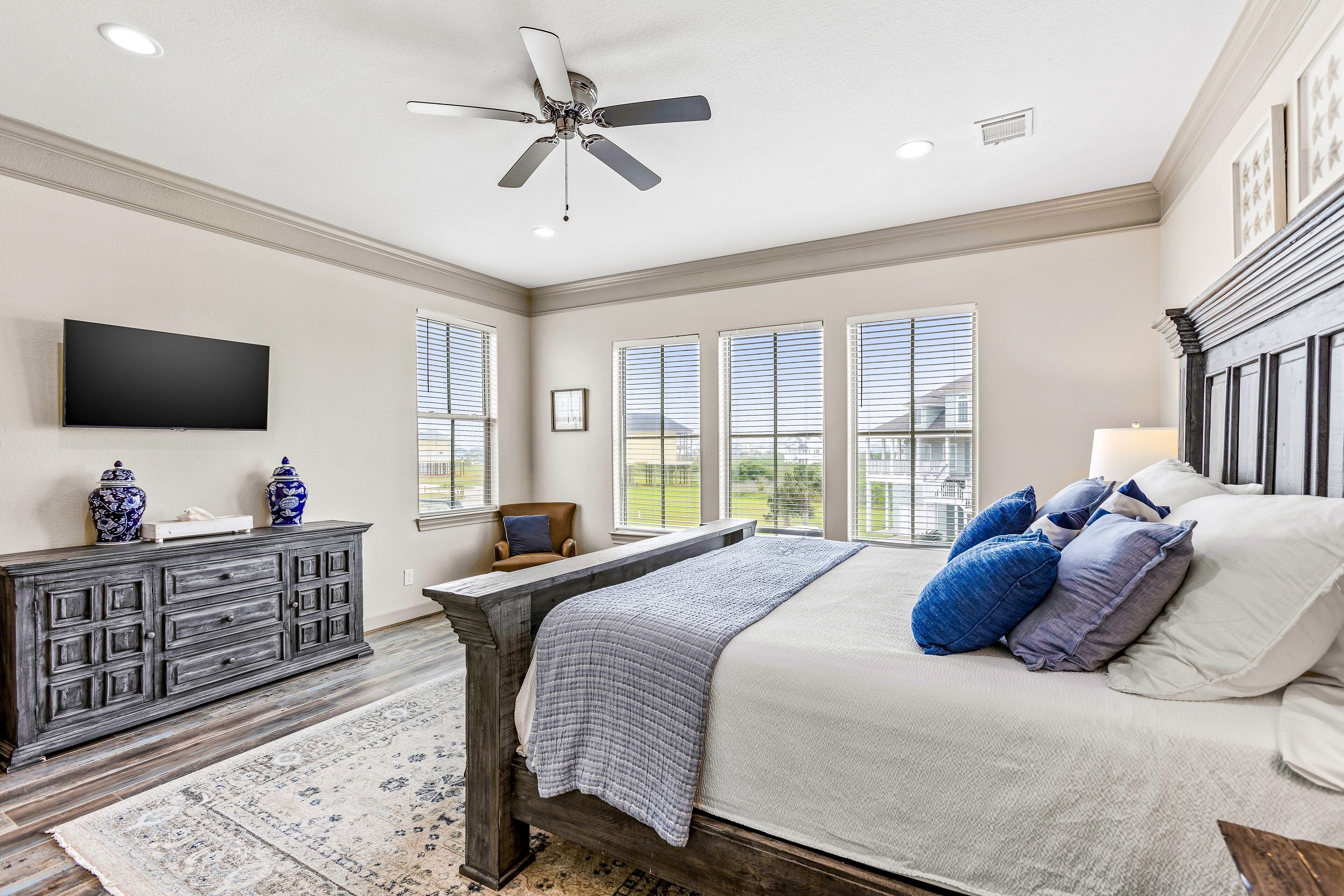 7 habitaciones, tabla de planchar con plancha, internet y ropa de cama 