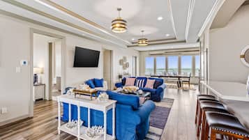 Tv, bordsfotboll och ett bordtennisbord