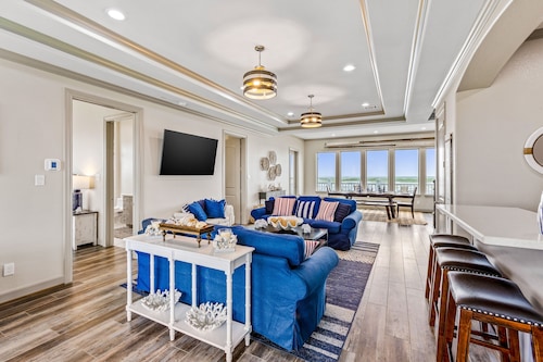 Beautiful bayfront home with pool, hot tub & central AC