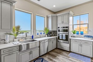 KĂŒhlschrank, Mikrowelle, Ofen, Herdplatte