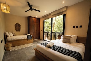5 bedrooms, iron/ironing board, WiFi, bed sheets