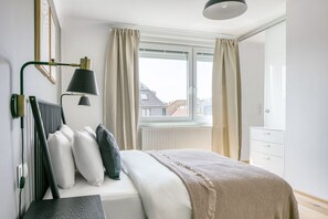 1 bedroom, iron/ironing board, WiFi, bed sheets - Charming Landstraße 1BR w/ Elevator, 5 mins to Innenstadt by Blueground (Vienna)