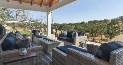 4.5 Acre Farmhouse in Wine Country w/Hot Tub