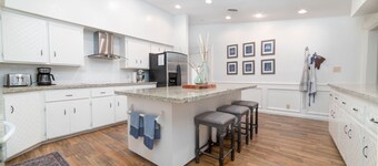 Entire home - Private heated pool, pool table and private yard