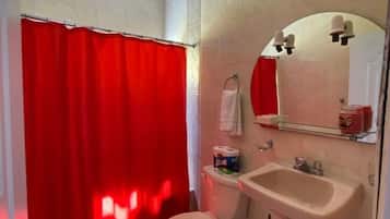 Combined shower/tub