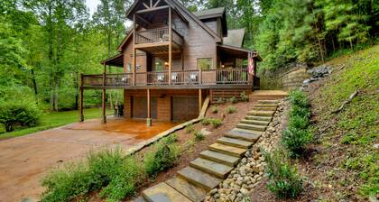 Creekside Solitude/Luxury 5 BR/5B/Firepit/Game Room/Wrap-Around Porch/Hot Tub