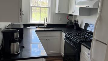 冰箱、微波炉、烤箱、炉灶