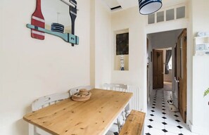 Dining - Beautiful Sea Front Cottage in the Ocean City (Plymouth)