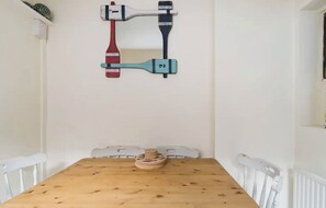 Dining - Beautiful Sea Front Cottage in the Ocean City (Plymouth)