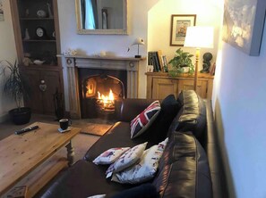 Fernseher, Kamin, Stereoanlage