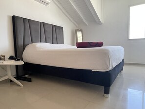 2 quartos, ferros/tábuas de passar roupa, Wi-Fi, roupa de cama