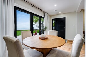 Dining - Lakeside Escape (Kingsville)